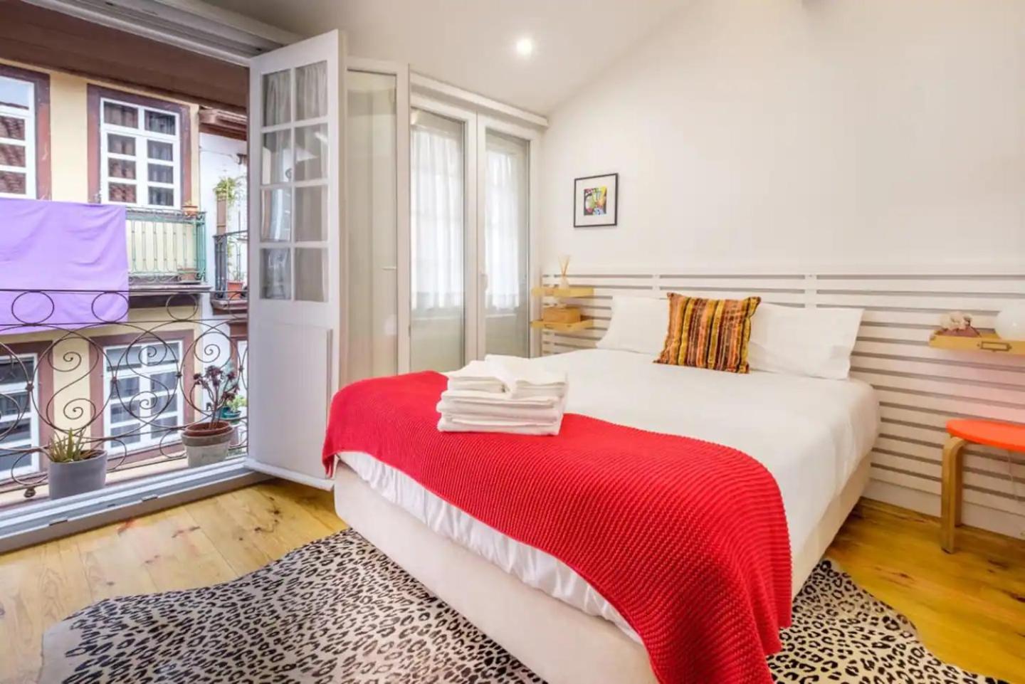 Casa Velhinha - Design, Culture And Comfort In Гимарайнш Экстерьер фото